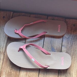Sanuk Flip Flops Size 11 Coral